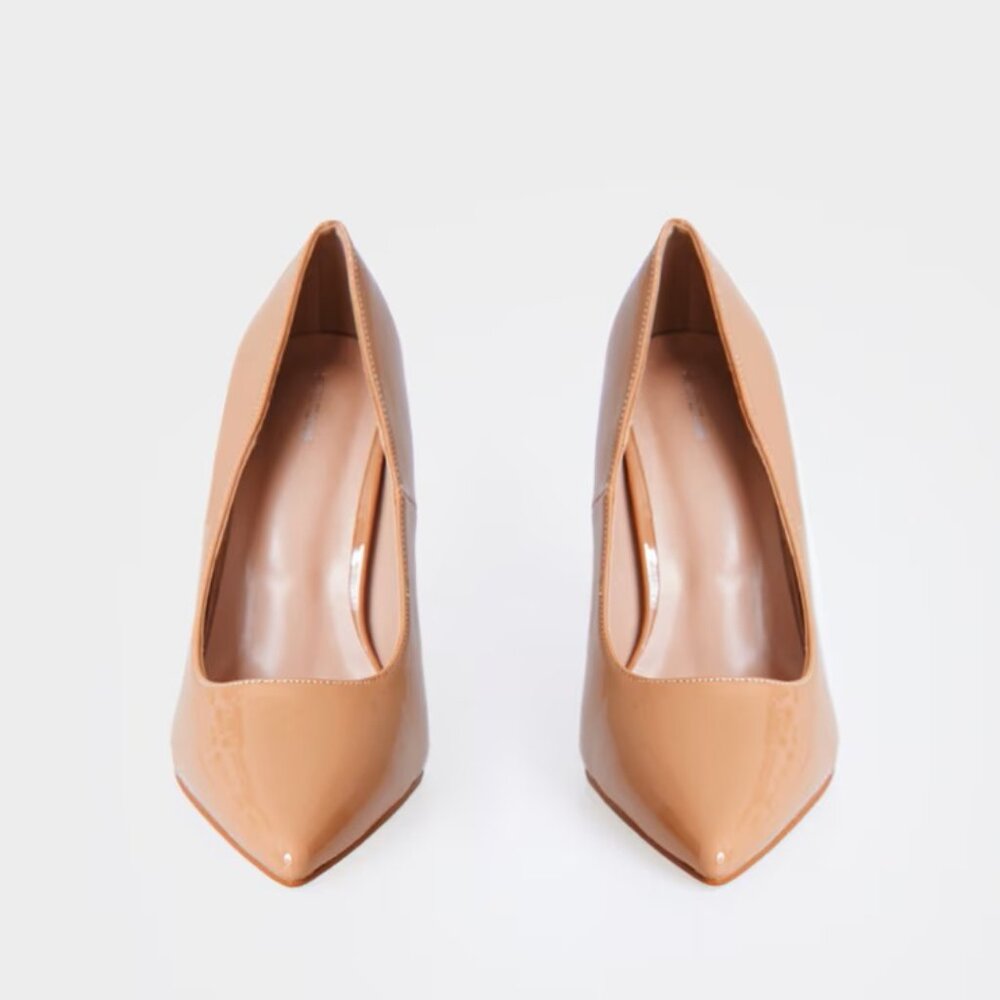 Pretty Little Thing Nude Patent PU Court Shoes Pumps Heels Size 7 NIB